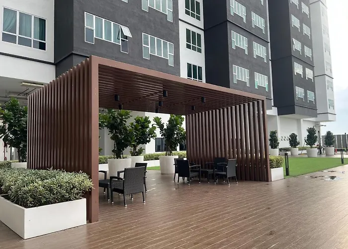 Melaka Straits Sea View 2R2B 5 Pax 1 Parking