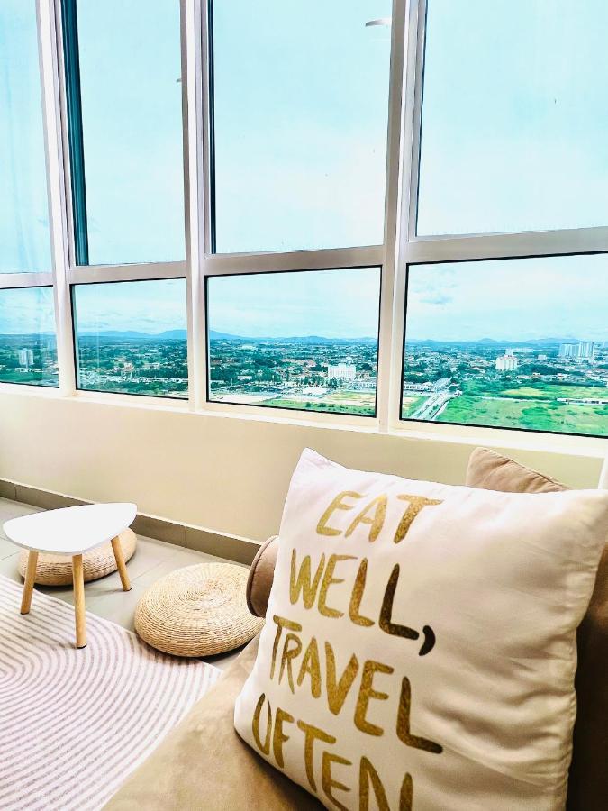Straits Sea View 2r2b 5 Pax 1 Parking Apartment Malacca