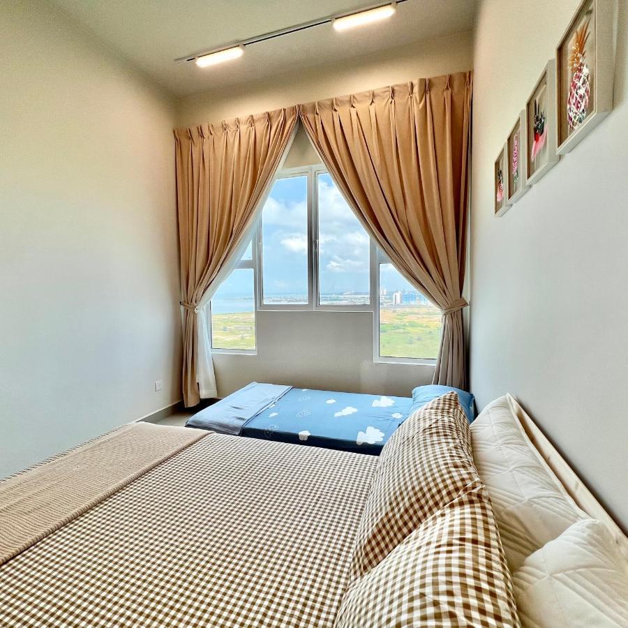 Straits Sea View 2r2b 5 Pax 1 Parking * Malacca