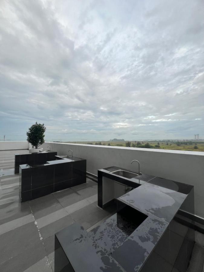 Straits Sea View 2r2b 5 Pax 1 Parking * Malacca