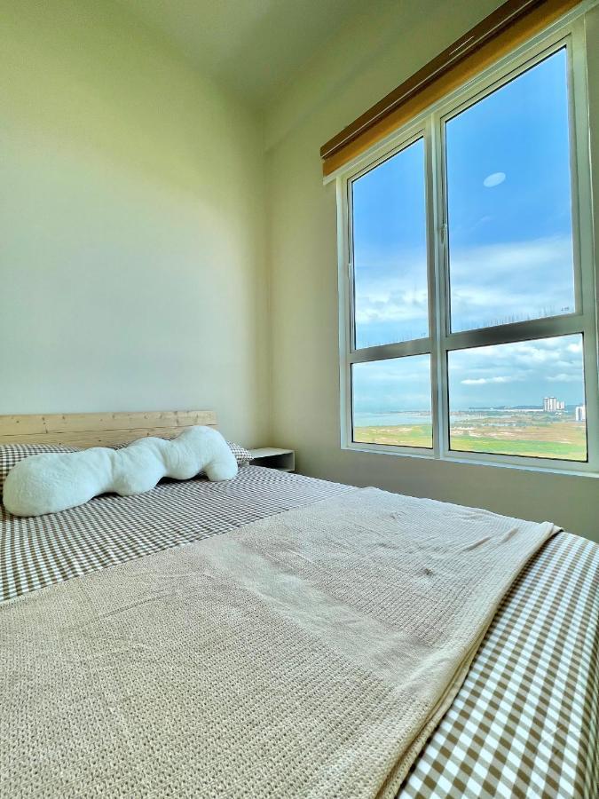 Apartment Straits Sea View 2r2b 5 Pax 1 Parking Malacca