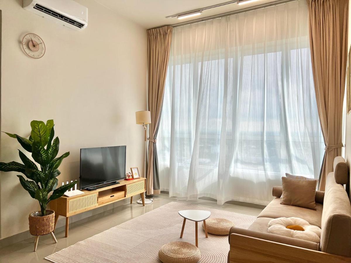 Straits Sea View 2r2b 5 Pax 1 Parking *