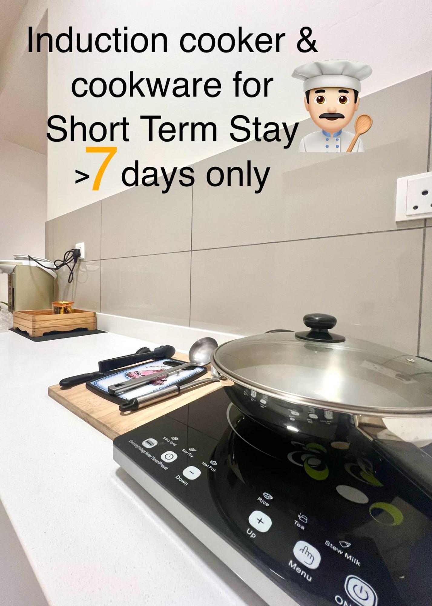 Straits Sea View 2r2b 5 Pax 1 Parking Apartment